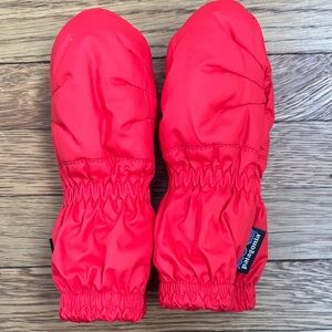 Patagonia Baby 0-3M Bright Red Mittens NWOT